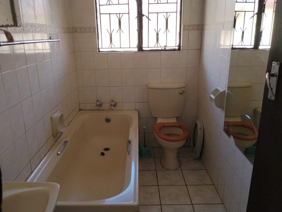 To Let 3 Bedroom Property for Rent in Geelhoutpark North West